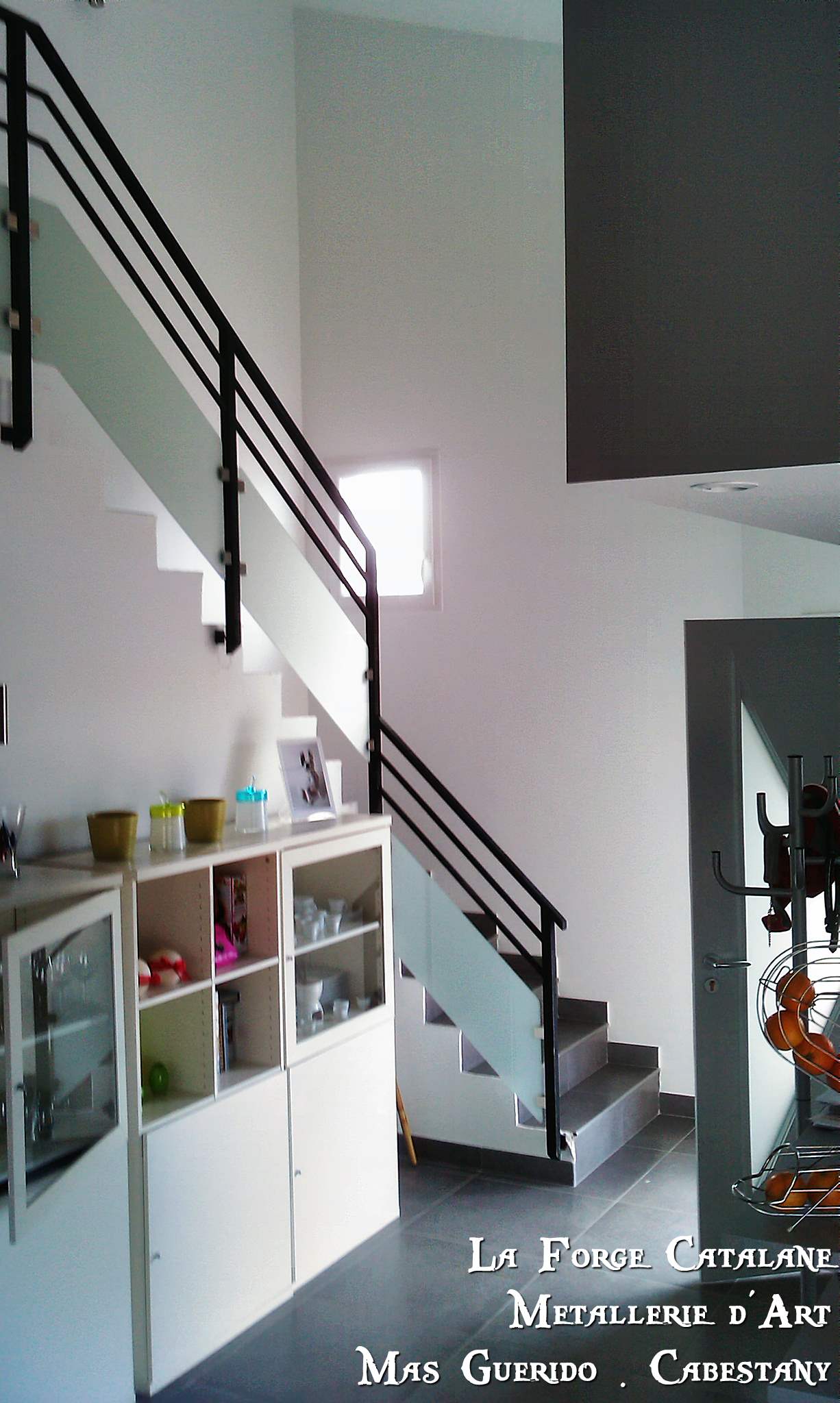 Garde corps pince verre inox vitrage opalescent lisses horizontales forge catalane 1.jpg